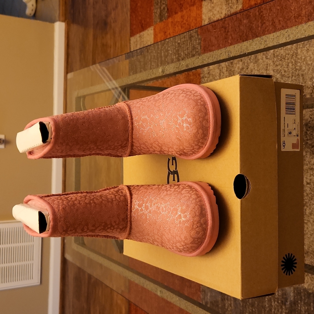 UGG KIDS CLASSIC II GLITTER LEOPARD WILD BERRY (PINK)